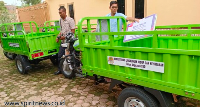 Kementerian Lingkungan Hidup Bagikan Motor Tossa Pengangkut Sampah