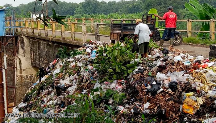 sampah sungai cimanuk